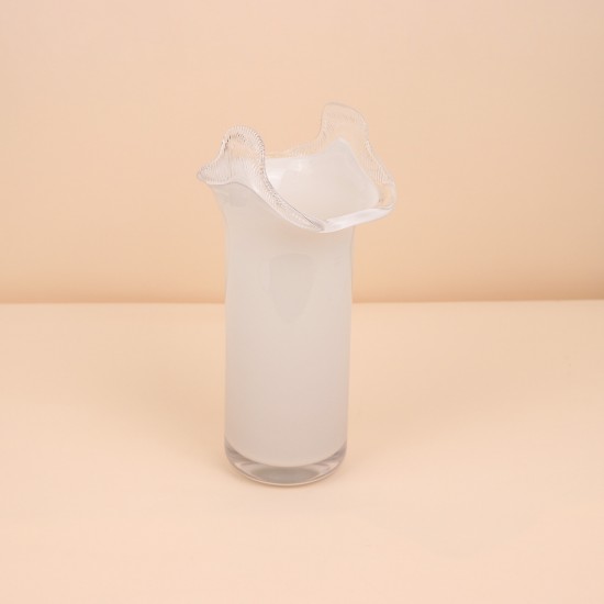 White vase with a unique design - 14×34×18cm - 2M3A200459 White vase with a unique design - 14×34×18cm - 2M3A200459