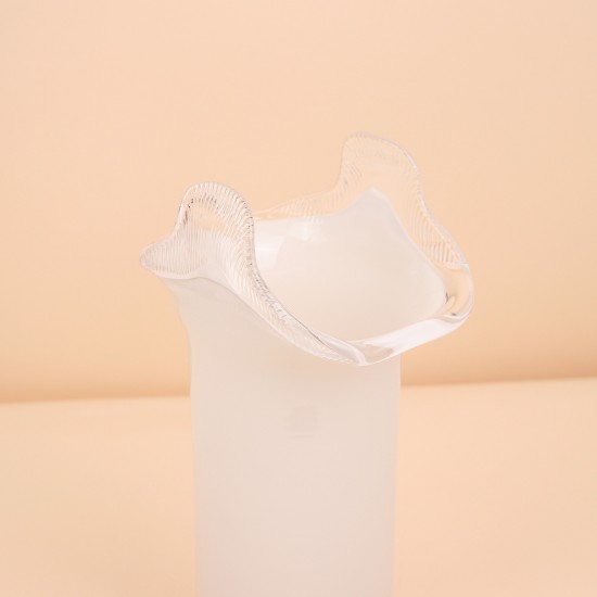 White vase with a unique design - 14×34×18cm - 2M3A200459 White vase with a unique design - 14×34×18cm - 2M3A200459