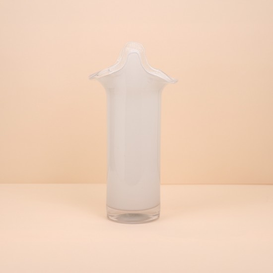 White vase with a unique design - 14×34×18cm - 2M3A200459 White vase with a unique design - 14×34×18cm - 2M3A200459