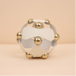 A masterpiece with a distinctive and elegant design - 18 * 18 cm - 2M3D1900240
