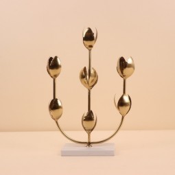 شمعدان ديكوري فاخر بتصميم زهرة التوليب – ذهبي بقاعدة رخامية- 26.5 × 9 × 41 سم - 2M3C200152 