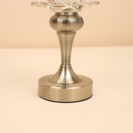 A distinctive candlestick with an elegant touch - 9.5*9.5*19cm - 2M3C300115
