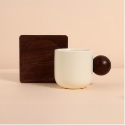 Ceramic coffee mug with an elegant wooden base - 1 piece - 2M1T400365