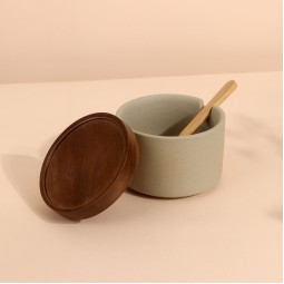 Ceramic box with wooden lid - 7 x 9 cm