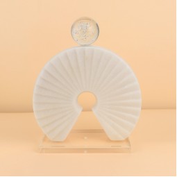 A modern masterpiece ring with a luxurious design - 10 x 24 x 30 cm - 2M3D1900289