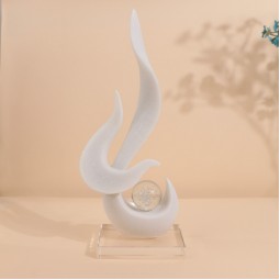 A modern masterpiece ring with a luxurious design - 8 x 16 x 40 cm - 2M3D1900294
