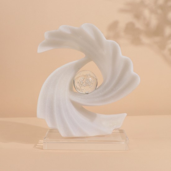 A modern masterpiece, a luxurious ring, 19 x 24 x 8 cm