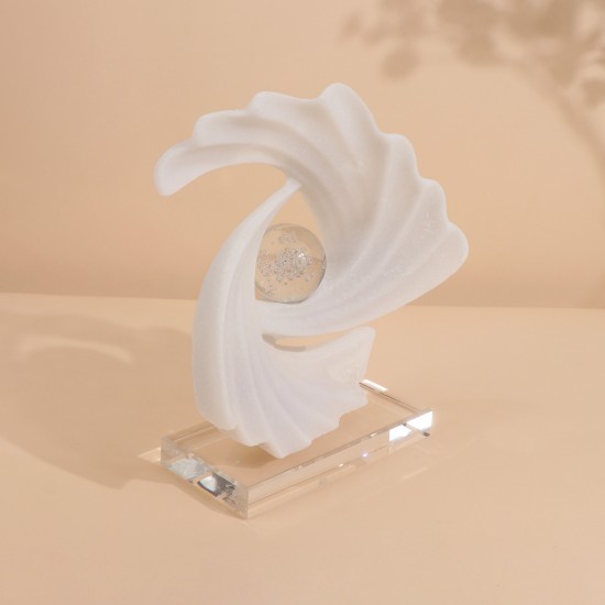 A modern masterpiece, a luxurious ring, 19 x 24 x 8 cm