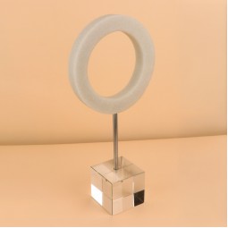A luxurious resin masterpiece - 8 x 8 x 36 cm - 2M3D1900455