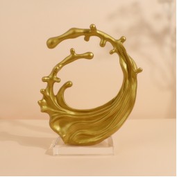 تحفه  فنيه بقاعدة زجاجيه ذهبي - 23×10×27سم