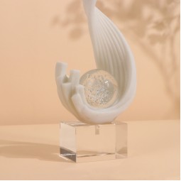 A modern masterpiece ring with a luxurious design - 6 x 9 x 40 cm - 2M3D1900579