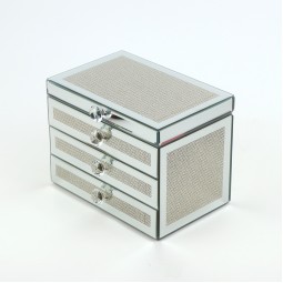 Luxury jewelry box with an elegant design, 23.5 x 15.5 x 18 cm