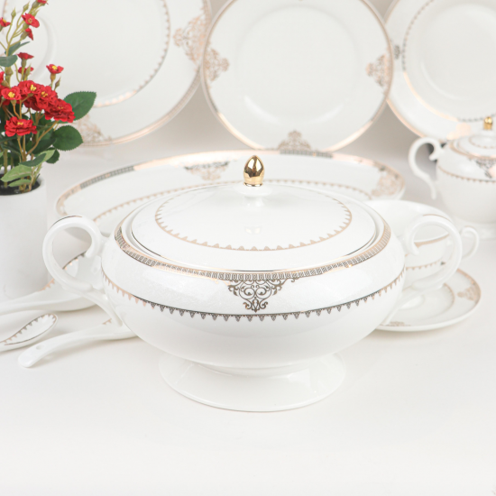 Distinctive royal dining set, golden porcelain, 64 pieces, 6 people Distinctive royal dining set, golden porcelain, 64 pieces, 6 people
