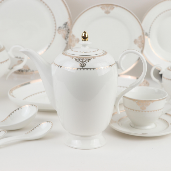 Distinctive royal dining set, golden porcelain, 64 pieces, 6 people Distinctive royal dining set, golden porcelain, 64 pieces, 6 people