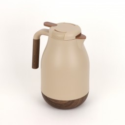 Thermos with a modern design and wooden touches - beige color - 1.5 liters capacity Thermos with a modern design and wooden touches - beige color - 1.5 liters capacity