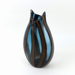 Luxury glass vase with a wavy design Luxury glass vase with a wavy design