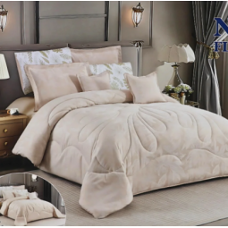 Comforter set with a modern sugar and gold design - 8 pieces