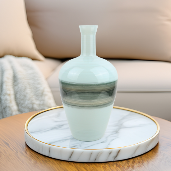 Glass vase with a distinctive design, made in India