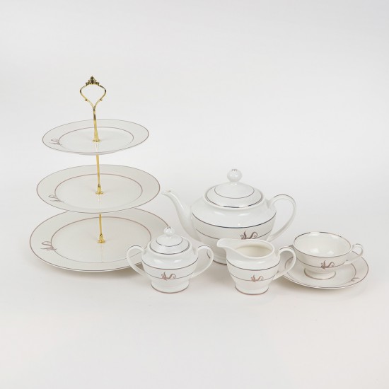 Luxury 105-piece dinnerware set – white design with an elegant gold frame Luxury 105-piece dinnerware set – white design with an elegant gold frame