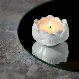 شمع على  شكل ورد  معطره