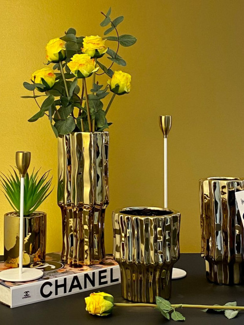 Golden rose vase with elegant and attractive design 26 cm