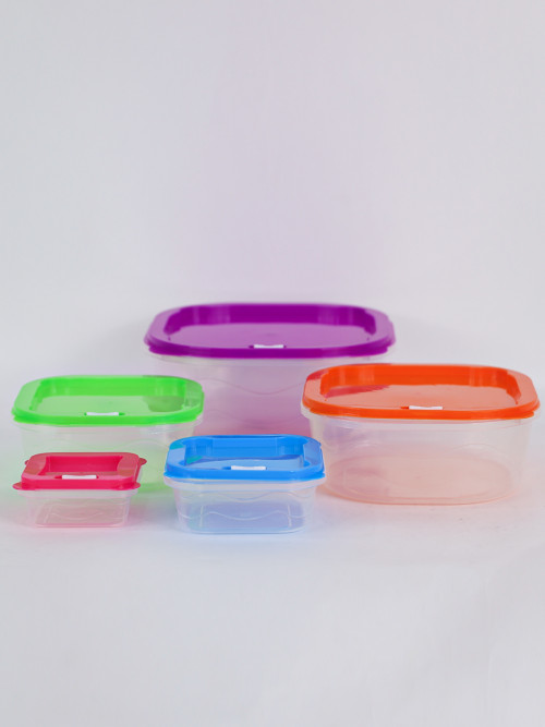 Square shape plastic food containers of different sizes