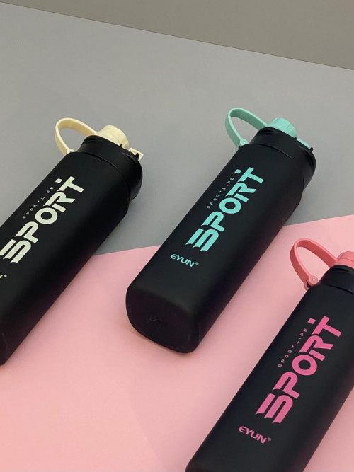 Sports plastic bottle for keeping water and drinks cold