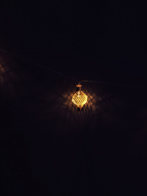 مصابيح زينه تعمل بالبطاريات على شكل كره مجوفه ذهبي  مقاس 1.95متر