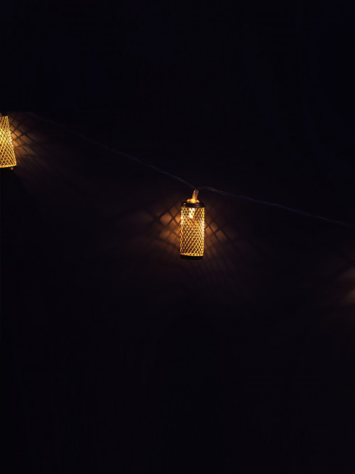 Decorative lights powered by batteries in the form of a small golden lantern, size 1.95 meters