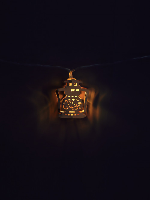 Hanging decoration in the form of a golden metal lantern with the words of Marhaban, battery-operated 2 meters