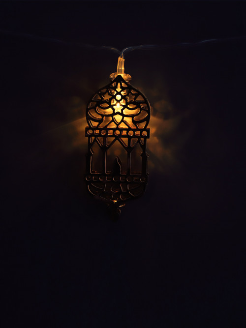 Battery-operated golden lantern hanging decoration 2 meters