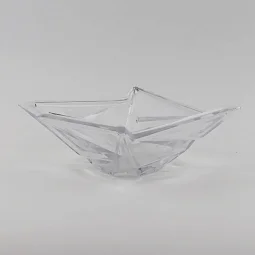 Elegant and modern glass serving dish - transparent - 22x22x10 cm