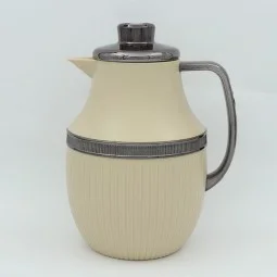 Tea thermos with black handle, 1 liter