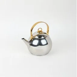 Stainless steel kettle with gold handle – 1.5 liter capacity