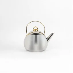 Stainless steel kettle with gold handle – 1.5 liter capacity
