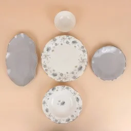 Luxury porcelain dinnerware set with a floral pattern – 26 pieces