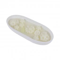 شمعة معطره مزين بورد كبير 