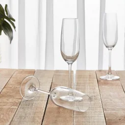 Glass juice glasses set with elegant base - 3 pieces
